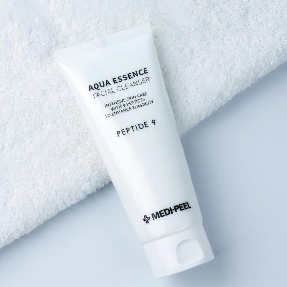 Пенка с&nbsp;комплексом пептидов MEDIPEEL⁺ Peptide 9 Aqua Essence Facial Cleanser (150мл) | Ecoplace