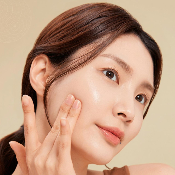 Лифтинг‑эссенция с&nbsp;экстрактом камелии MEDIPEEL⁺ Premium Golden Camellia Essence (50мл) | Ecoplace